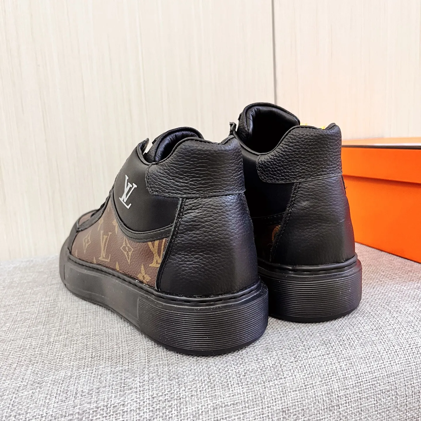 Men's Men's Shoes Men's Shoes 💰 460 Men's Men's Shoes 💰 [ LV ] 🔥 Louis Vuitton Men's high-end brand official website 1:1 latest masterpiece: the upper is made of Italian imported first-layer cowhide with a comfortable and breathable lining ➕ Made of the original non-slip and wear-resistant outsole 🔥, making walking more convenient and comfortable! An exclusive new model, a stunning work, a beautiful 1:1 replica [color] compared to the official quality! Create a fashionable personality to set off your uniqueness! A must-have for trendy men! Classic 🔥Size: 38-44 Color: 🔥 2⃣️colors available🔥.